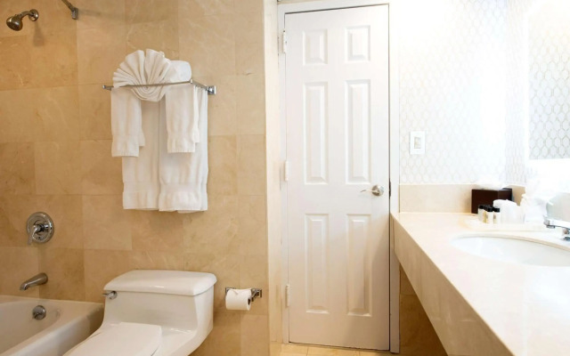 The Roslyn, Tapestry Collection by Hilton