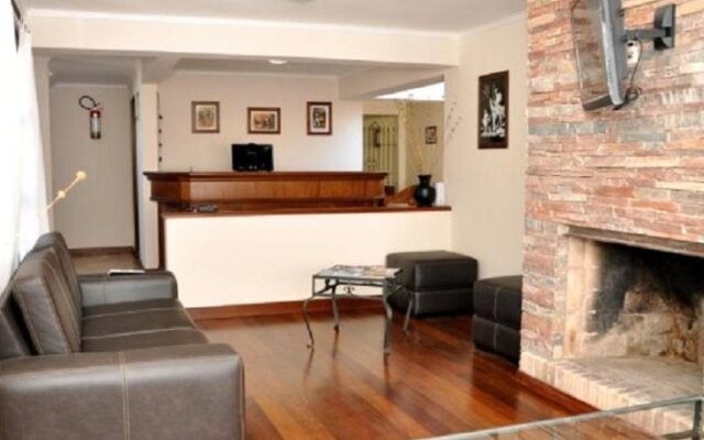 Hotel Ayres Colonia