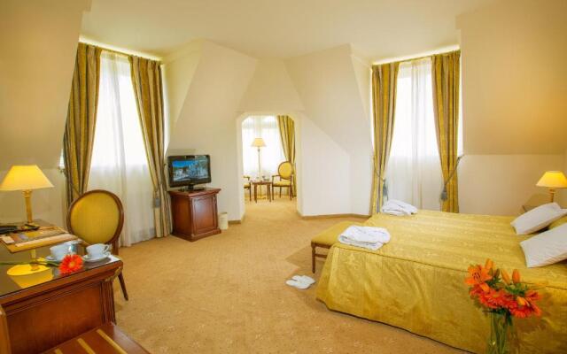 Savoy Westend Hotel