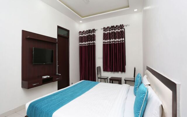 OYO 14971 C D Guest House