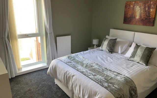 Toothbrush Apartments - 2 Bed 1 Bath Apt