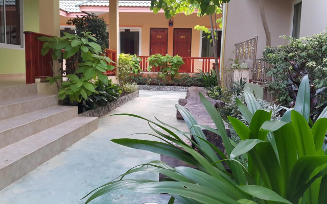 Ruen Narisra Resort