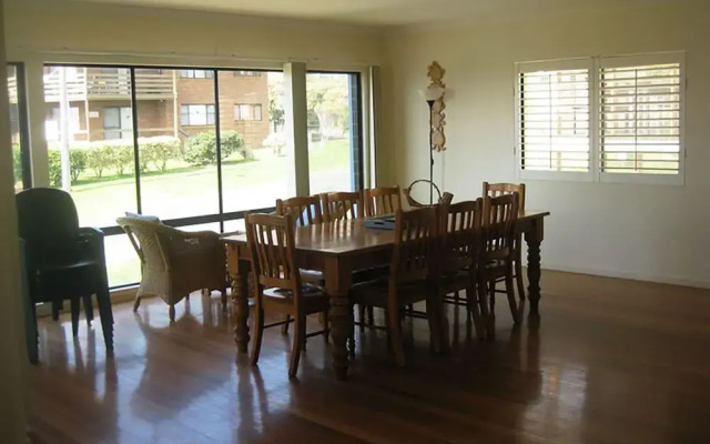 Whispering Seas @ Crescent Head