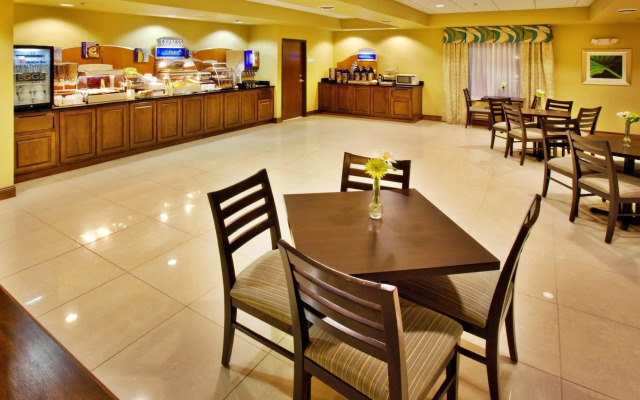 Holiday Inn Express Waterloo Cedar Falls by IHG