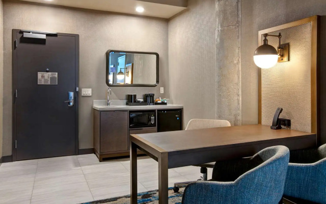 Embassy Suites Rockford Riverfront