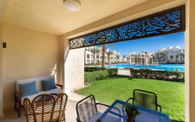 Elegant & Edgy 2 BR w Beach & Pool Mangroovy