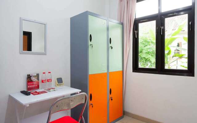 RedDoorz Syariah near Universitas Jenderal Soedirman 2