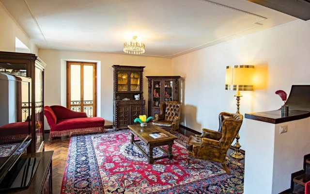 Elegant Central Large House on Lake Como