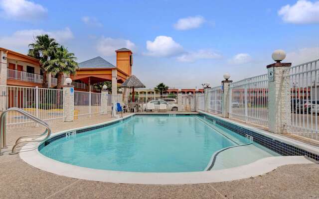Super 8 by Wyndham Galveston
