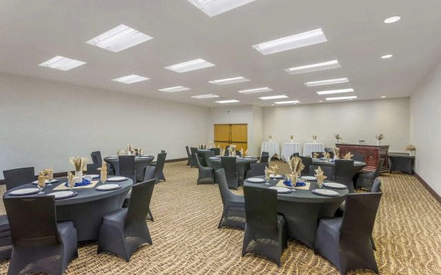 Comfort Suites Ogden Conference Center