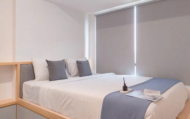Best Place And Elegant Studio Collins Boulevard Apartment