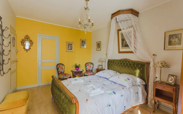 La Petite Maison près de l'Eglise