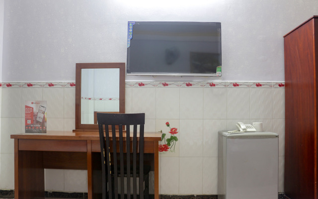 RedDoorz Diamond Hotel CMT8