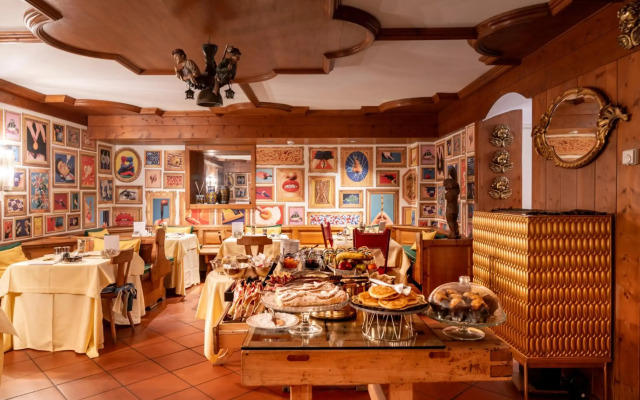 Ambra Cortina Luxury & Fashion Boutique Hotel