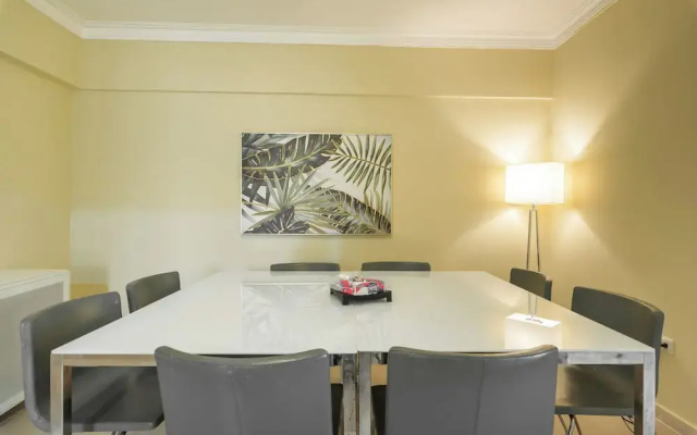 Penthouse in Evaristo Morales Sleeps 14