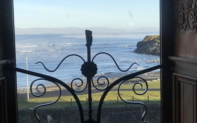 Maddens Bridge Bar, Restaurant & Guesthouse