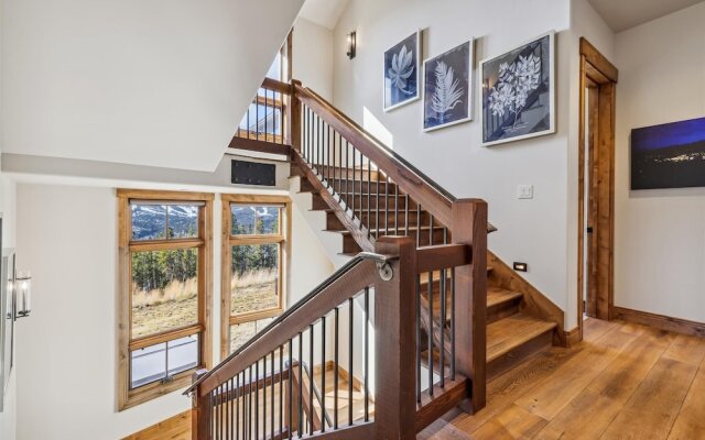 Northwoods 5 Bedroom Home by RedAwning