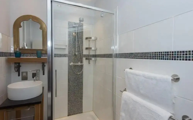 Seafront Walk Garden Apartment