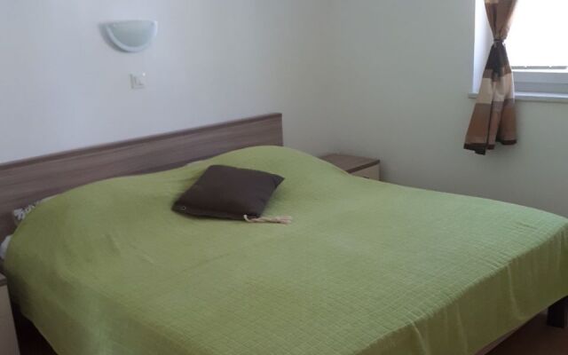 Apartment Mari - 100 m from beach: A2 Petrcane, Zadar riviera