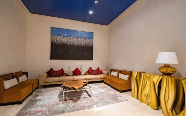Elegant Studio Living in Privé