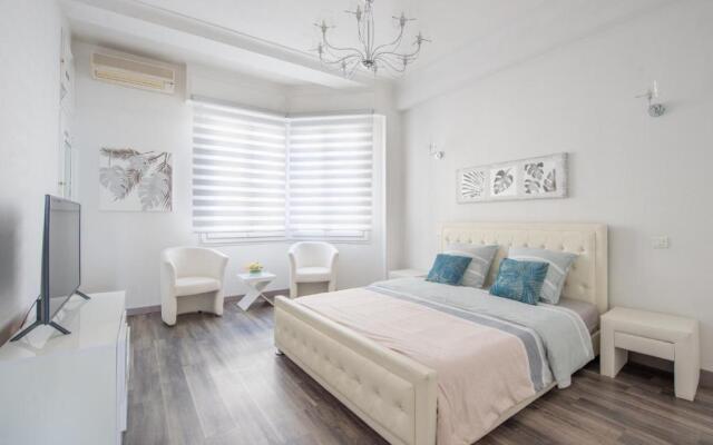 SEA FRONT SUITE - Panoramic View with Terrace - 85 m