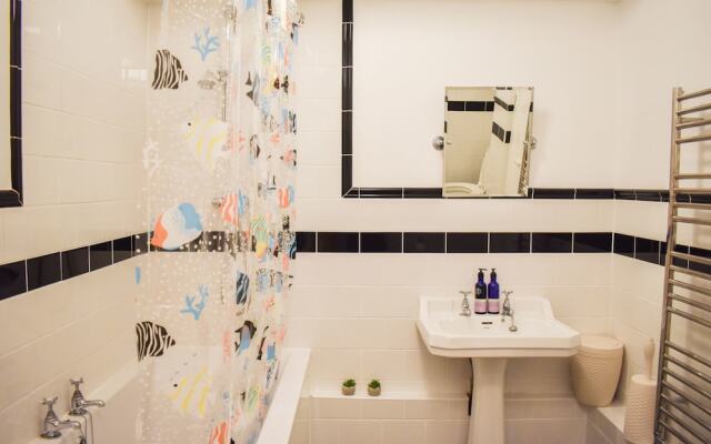 Vibrant and Quirky Garden Flat Central Brighton