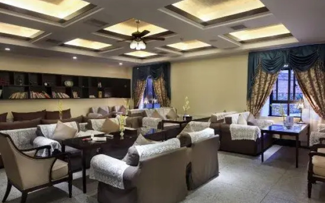 Yu Hill Hotel (Guilin Arctic Square)