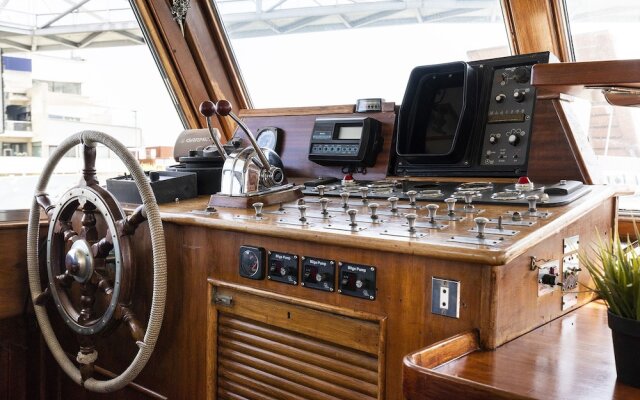 Luxury Boat in Port Forum