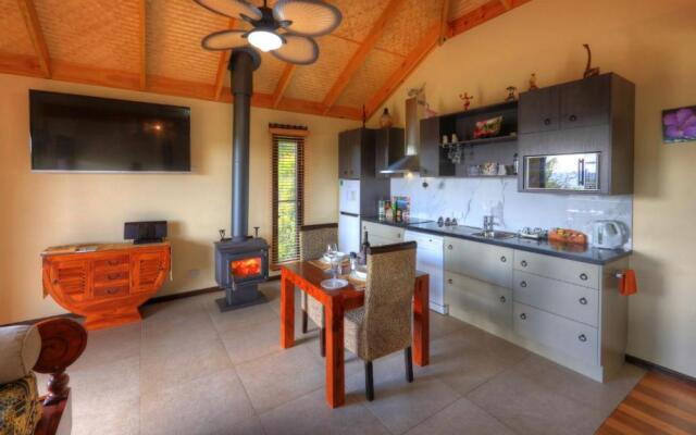 Maleny Tropical Retreat Balinese B&B