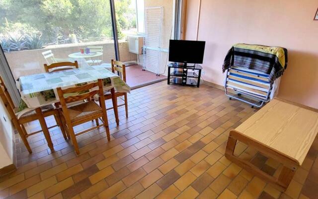 Appartement Le Brusc, 1 pièce, 2 personnes - FR-1-316-250