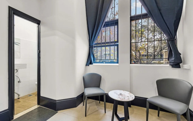 London Plane Backpackers - Hostel