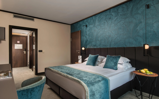 Rosslyn Central Park Hotel
