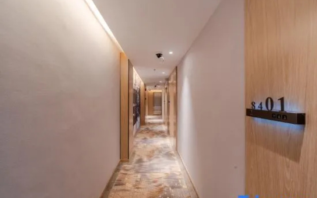 Waiting Hotel(Shanghai Bund Yuyuan Subway Station)