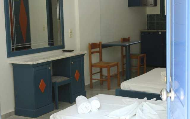Leonidas Studios & Apartments