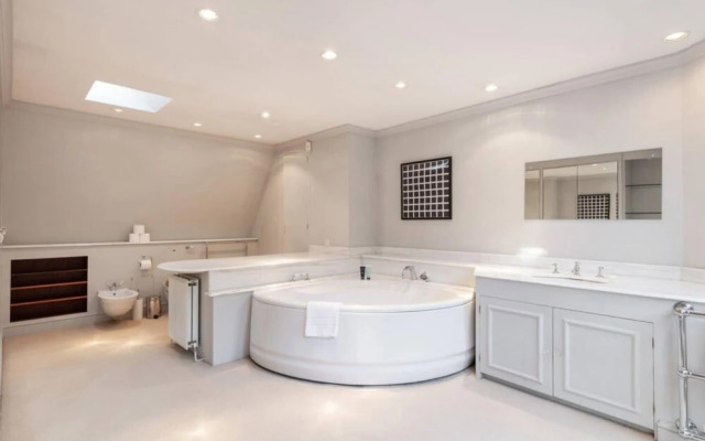 The Heart of Chelsea - Modern Bright 4bdr Home With Gym Parking Patio