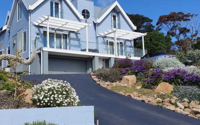 Sapphire Shores Luxury Retreat