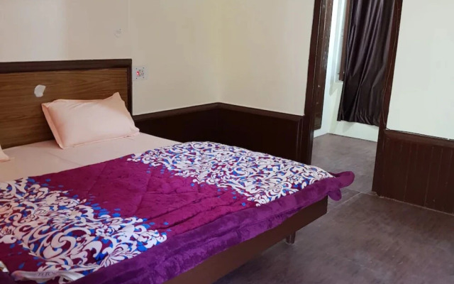 Goroomgo Aby's Hut Manali