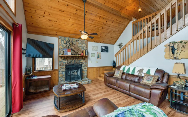 Mountain-view Robbinsville Cabin w/ Hot Tub!