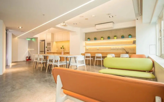 LIGHT INN - Hostel