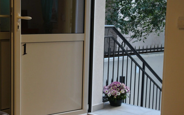 Balabusic One Bedroom Apartment No.1