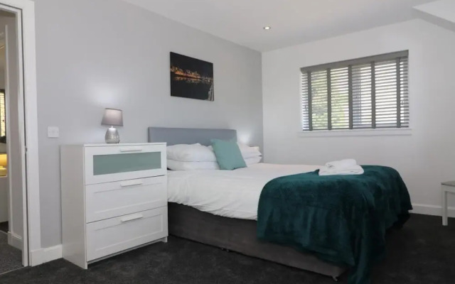 Railway House 5 bed - Maryhill