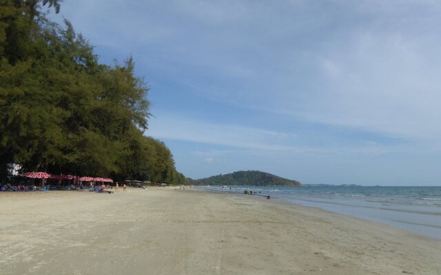 The Royal Tropical Beach at VIP Chain Resort