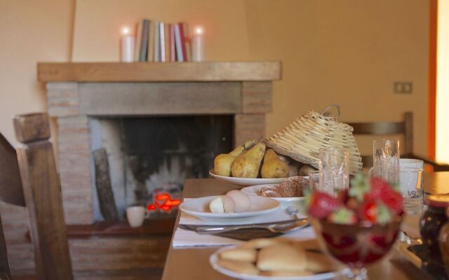 Farmhouse With Pool and Large Garden in Campriano