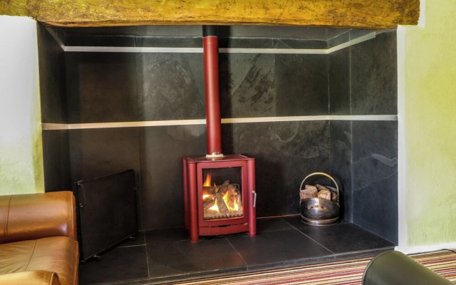 Bwthyn Gwyn Ty'n Y Pant