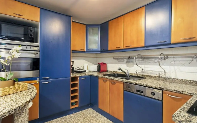 Cosy Parliament by Homing