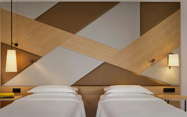 Sheraton Amsterdam Airport Hotel and Conference Center - Image 4