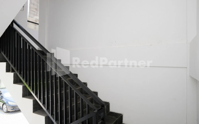 Tentram Guesthouse near Amikom Mitra RedDoorz – Hotel Rooms – Sleman