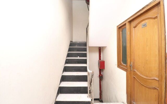 OYO 28168 Hotel Regal 2