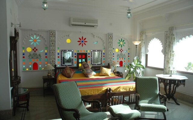 Hotel Raj Niwas