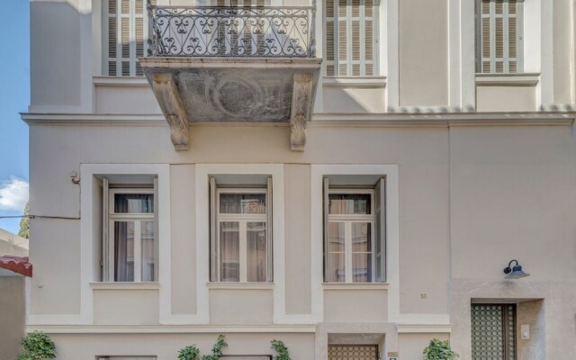 Neoclassical apartment next to Acropolis